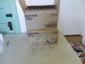 lot 42 image: Libby Red Wine Glasses