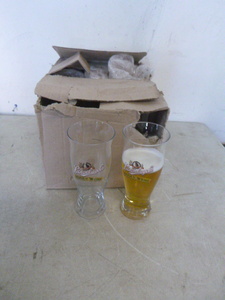 lot 47 image: LeinenKugels Honey Weiss 16 Ounce Pilsner Glasses