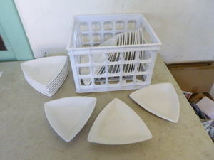 lot 59 image: 26 World Tableware Porcelana Triangle Plates
