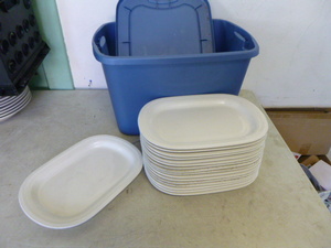 lot 60 image: 17 Oneida Platters