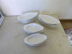 lot 63 image: 15 Oval Au Gratin Baking Dishes