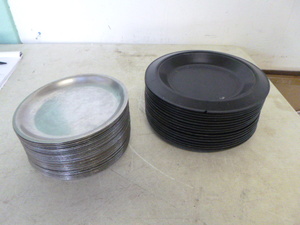 lot 68 image: Sizzle Skillets and Skillet Holders