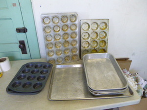 lot 70 image: Lot of Bakeware