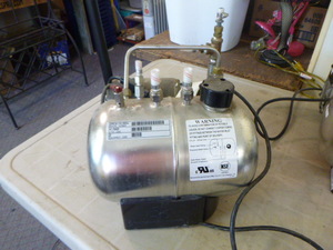 lot 83 image: McCanns E4 Tank Carbonate Pump