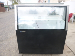 lot 4 image: Master Built Ice Cream Freezer
