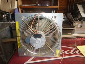 lot 24 image: Exhaust Fan