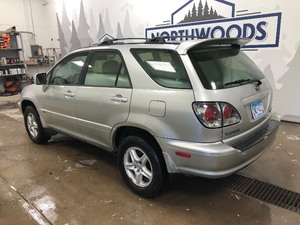 lot 3 image: 2001 Lexus RX 300 -No Reserve-