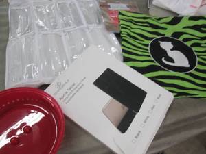lot 36 image: Microwave Splatter Cover, Apple Tab...