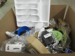 lot 39 image: Box of Misc Returned Items...