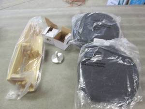 lot 43 image: 2 Accordion Hangers, 2 Metal Hanger...