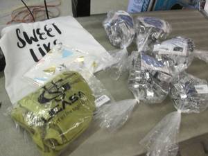 lot 78 image: Assorted Pillow Covers, 5 pks Ann C...