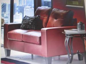 lot 92 image: Platinum II Loveseat open box Retai...