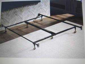 lot 98 image: Headboard & Footboard Bed Frame Que...