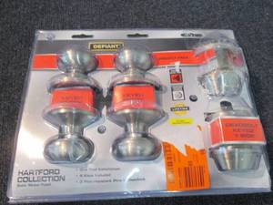 lot 204 image: Defiant Hartford Satin Nickel Singl...