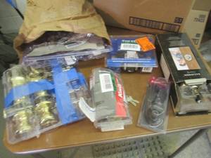 lot 205 image: 6 Assorted Open Box Entry Products...