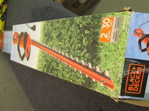 lot 228 image: Black & Decker 24 in. 3.3-Amp Corde...