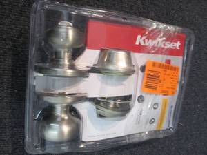 lot 245 image: Kwikset Cove 690 Satin Nickel Keyed...