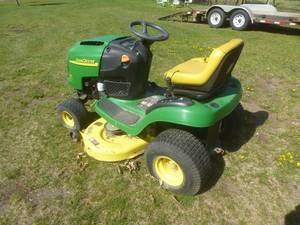John Deere L110 Lawn Tractor