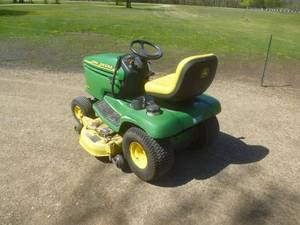 John Deere LX 277 Lawn Tractor