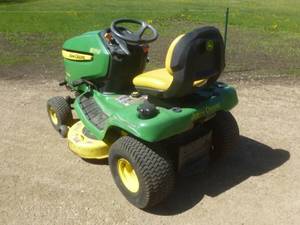 John Deere X300 Lawn Tractor
