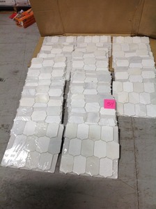 lot 54 image: Lot of 27 - Calypso Blanco Lotus Pattern Arabescato Marble Waterjet Mosaic Tile not used