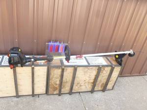 lot 8 image: Craftsman 4 cycle Weed Trimmer. Like new. Tested & works. As shown.