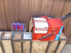 lot 9 image: Craftsman 110 volt BlowerVaccuum. Appears new in box. Tested & works. As shown.