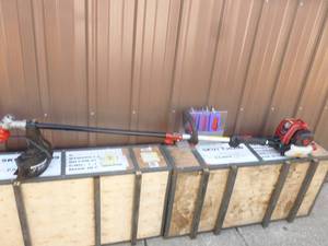 lot 14 image: Craftsman 4 cycle Weed Trimmer. Like new. Tested & works. As shown.