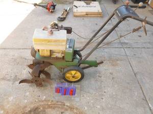 lot 16 image: John Deere Roto tiller for parts or repair. Motor turns over. As shown.