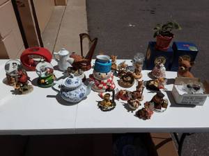 Figurines & Collectibles