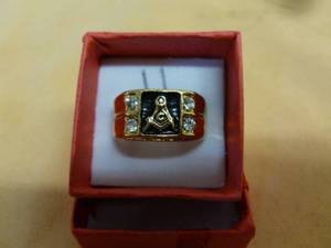 lot 50 image: Mens Ring