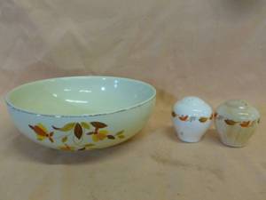 lot 74 image: Vintage Halls Jewel T