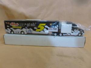 lot 86 image: Collectible