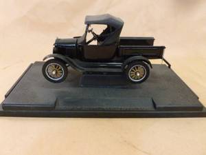 lot 97 image: Die Cast Metal Truck