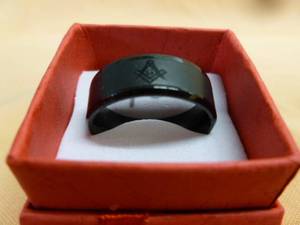 lot 110 image: Mens Ring