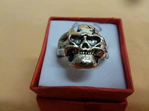 lot 111 image: Mens Ring
