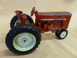 lot 183 image: Vintage Die Cast Metal Tractor
