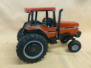 lot 184 image: Ertl Tractor