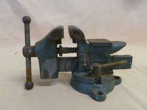 lot 190 image: Bench Vise