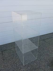lot 260 image: Display Shelf