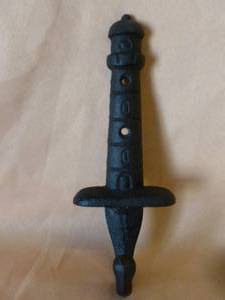 lot 309 image: Cast Iron Hat Hook