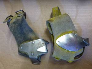 lot 332 image: Antique Corn Schucks