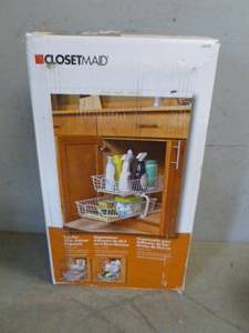lot 378 image: Closet Organizer