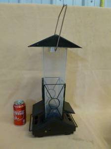 lot 399 image: Bird Feeder