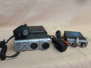 lot 407 image: CB Radios