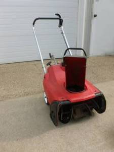 lot 412 image: Honda Snowblower