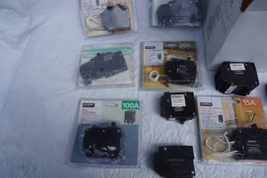 lot 1 image: Large Lot of Murray Brand Electric Circuit Breakers In Assorted Sizes & Amps