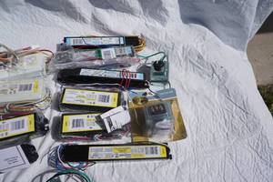 lot 6 image: Large Lot of Phillips Brand Advance Light Fixture Ballast & Transformers
