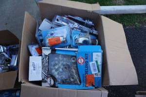 lot 41 image: Large Lot of Bathroom Faucet & Shower FixturesHandlesKnobs