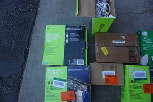 lot 44 image: Large Lot of Christmas Icicle Lighting